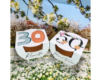 Piccolo vaso in terracotta con semi personalizzato con compleanno da 10 a 99 anni con nome e numero anni idea bomboniera ecologica e originale 