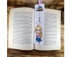 Segnalibro personalizzato con disegno di ragazza che legge e nome in cartoncino martellato idea regalo amante della lettura appassionata di libri amica sorella