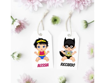 12 cartellini tag bigliettini Supereroi baby compleanno bambini personalizzati disegno a scelta per bomboniere ricordino regalo fine festa segnaposto 