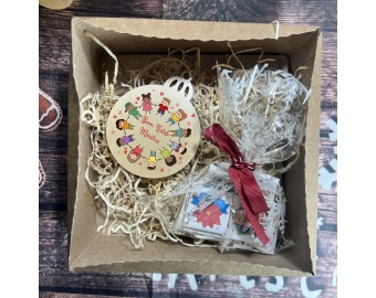 Decorazione natalizia in legno e cioccolatini in scatola personalizzata per la maestra con frase o dedica idea regalo natalizia maestre ornamento festività