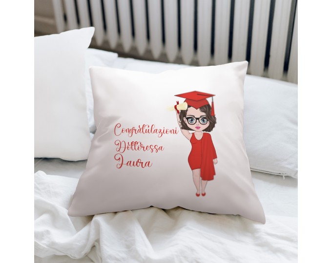 Cuscino con disegno caricaturale di ragazza laureata e frase personalizzata  idea regalo per laurea diploma solo