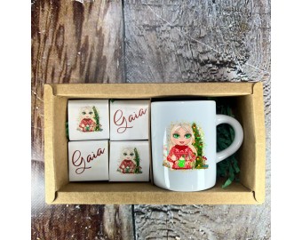 Tazzina da caffè espresso natalizia personalizzata e 12 cioccolatini in scatola regalo con disegno di ragazza e nome idea regalo di natale decorazione natalizia